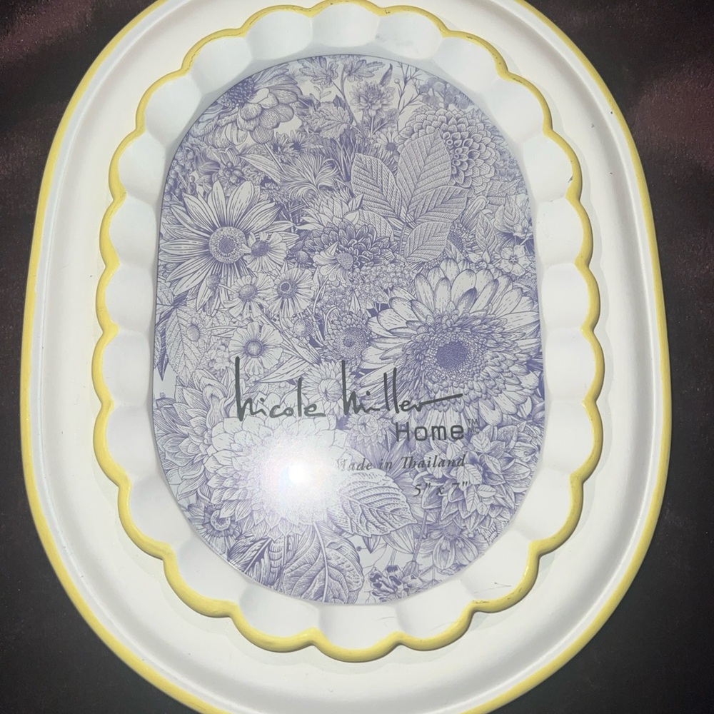 Nicole Miller Home picture Frame for 5x7 white/yellow scalloped Cozy Cottage